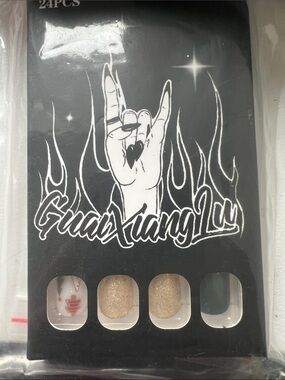 New Pack of Decorative Press-On Nails with Gold Glitter Accent